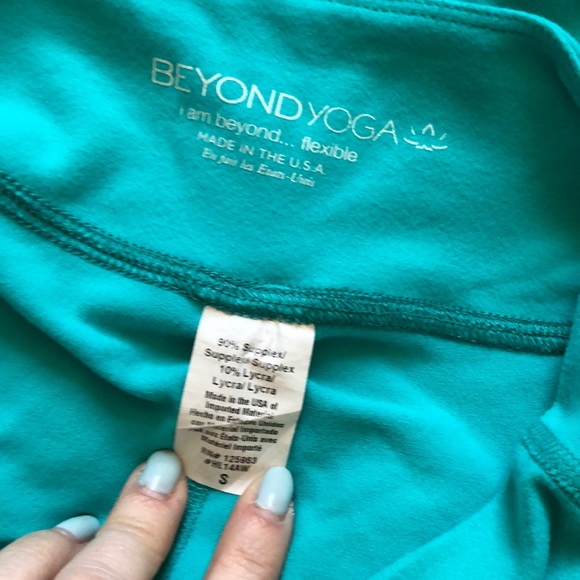 Beyond Yoga side gather crops - Picture 5 of 5